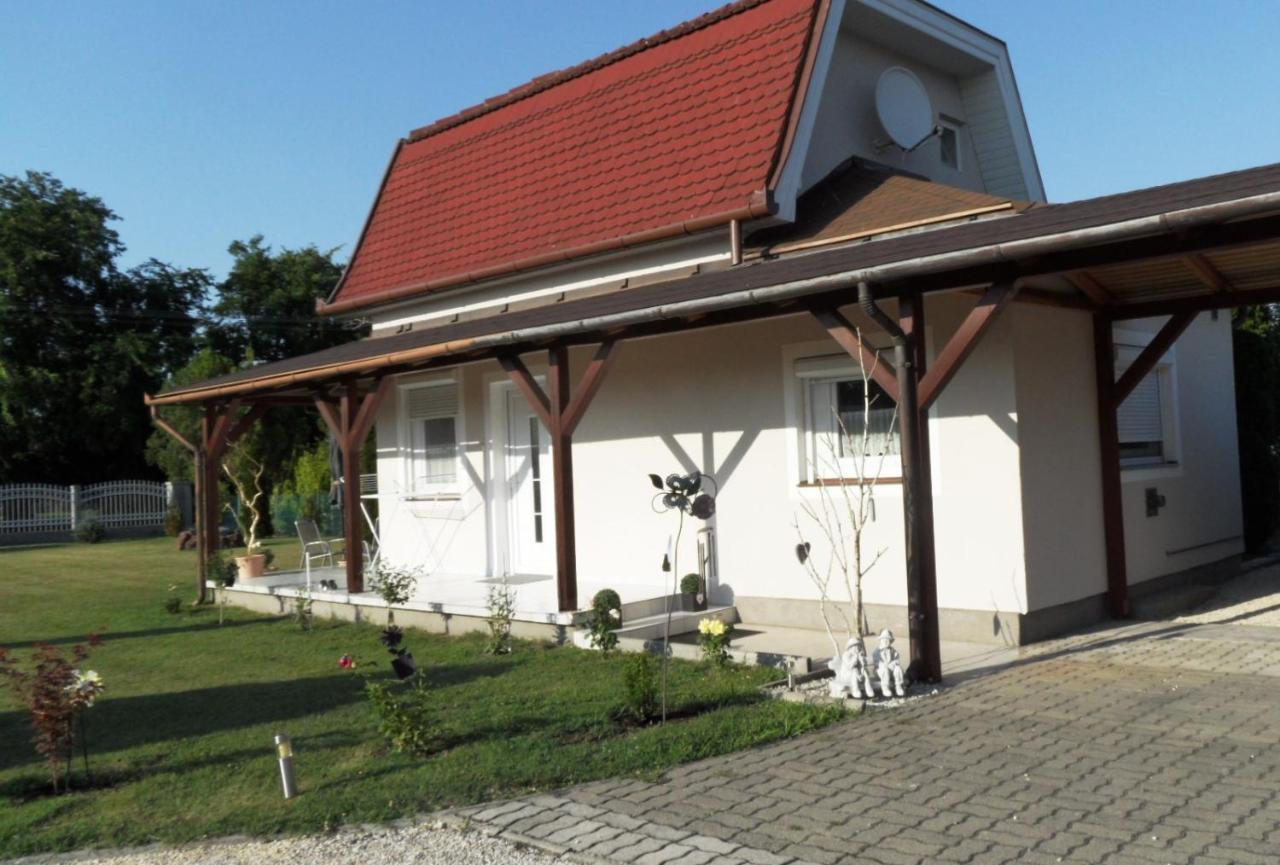 Ferienhaus Am Plattensee Balatonmáriafürdő Exteriér fotografie