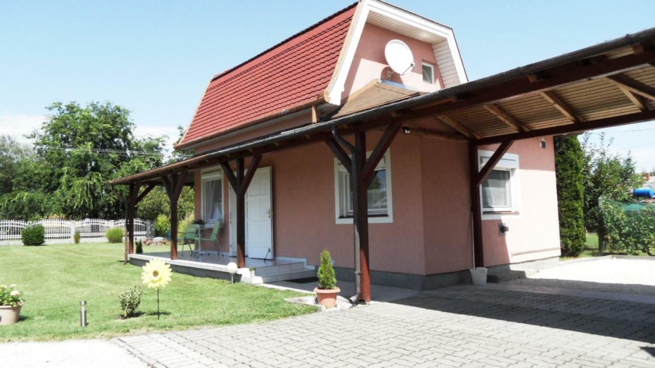 Ferienhaus Am Plattensee Balatonmáriafürdő Exteriér fotografie