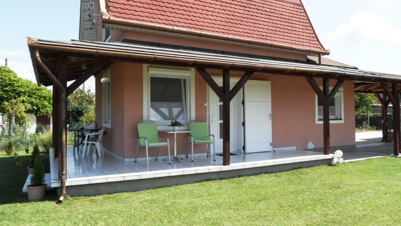 Ferienhaus Am Plattensee Balatonmáriafürdő Exteriér fotografie