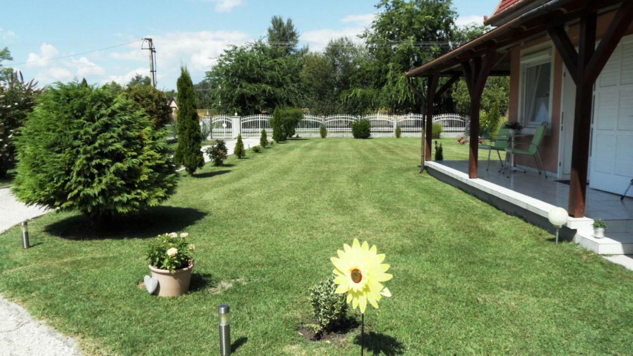 Ferienhaus Am Plattensee Balatonmáriafürdő Exteriér fotografie